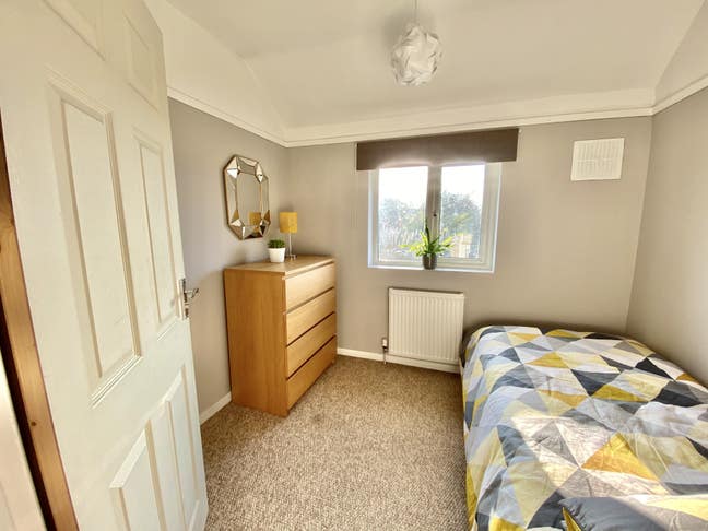 Bright single room in female houseshare £495 Main Photo