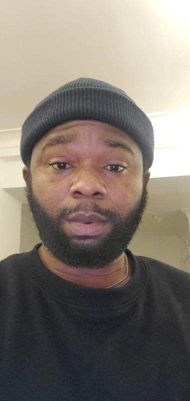 Professional Male seeks a single or double room Main Photo