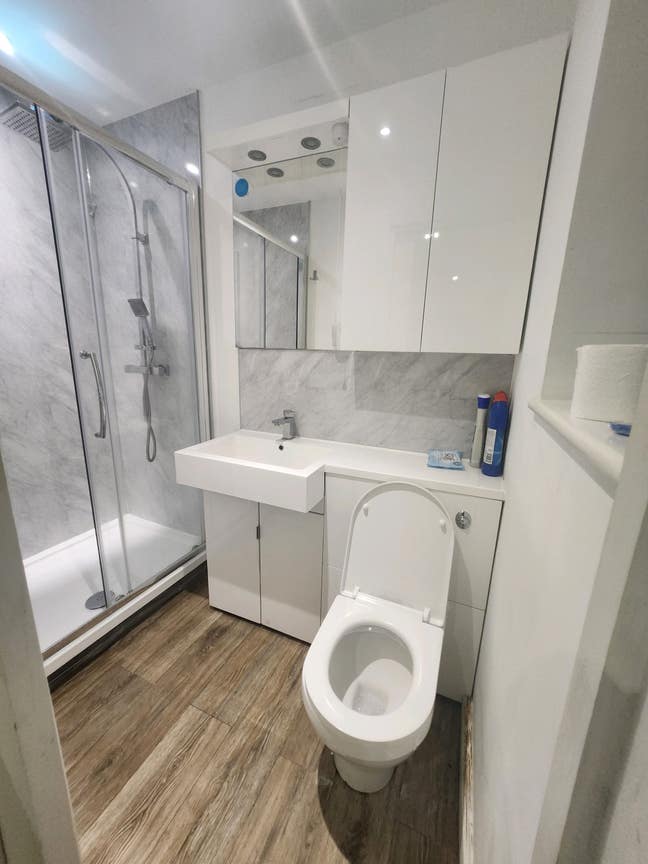 Self Contained Studio Flat Near Gatwick Main Photo