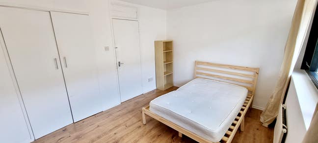 Female house, bright room near Kings Cross Camden Main Photo