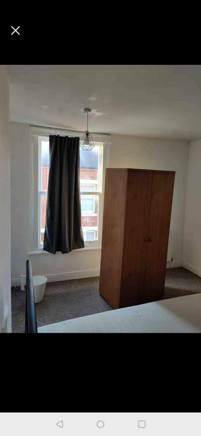 Double room in spacious house Main Photo