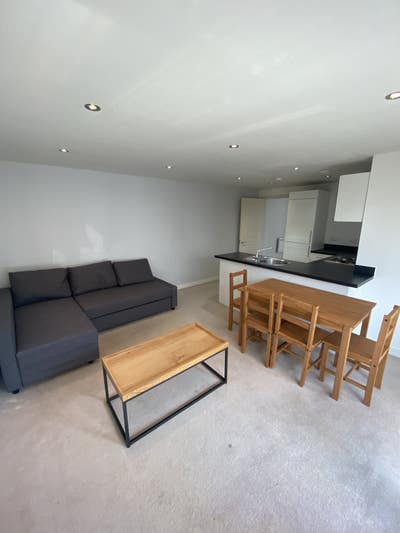 A modern 2 bedroom flat in Wimbledon Main Photo