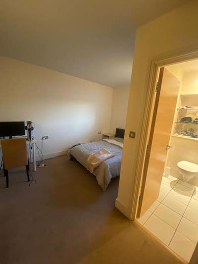 En-suite double room next to London Bridge  Main Photo