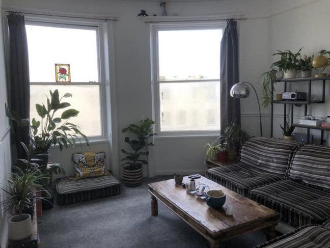 Large double room available to rent for 6 months  Main Photo