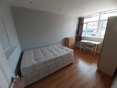 Bethnal Green**Large 4/5 Bedroom House**Terrace Main Photo