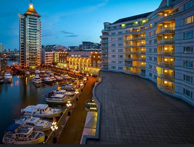 Beautiful one bedroom next to the River  Main Photo
