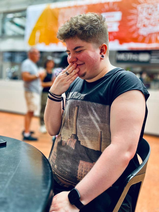 I am a professional male aged 32. I am lookin... Main Photo