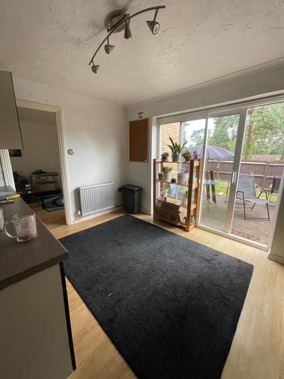 Room in quiet home Main Photo