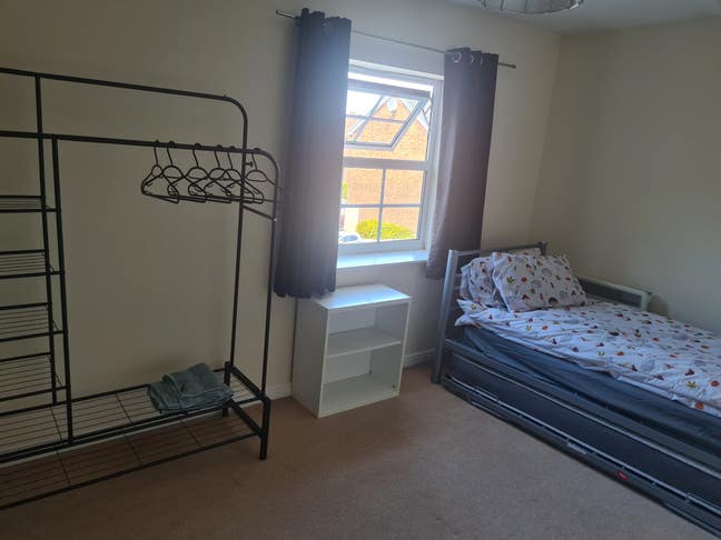 Nice Roomshare  Main Photo