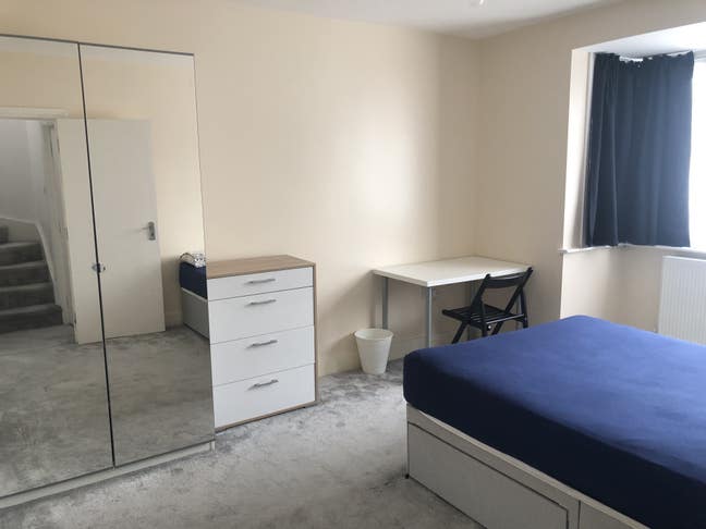 Double Bedroom - 5min Isleworth Station Main Photo