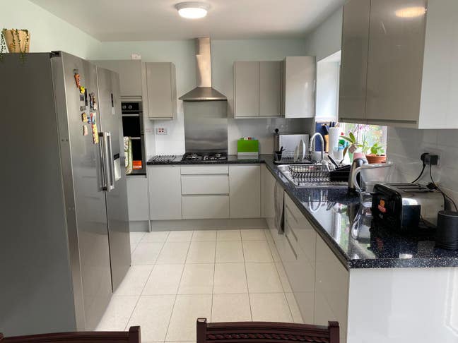 Double Bedroom - 5min Isleworth Station Main Photo