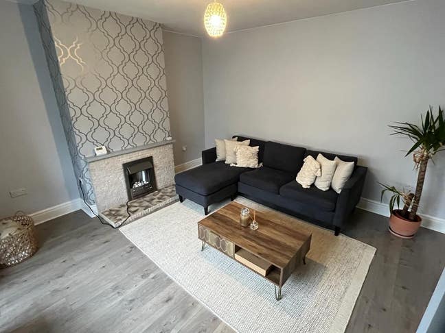 Small double room available in a friendly home!  Main Photo