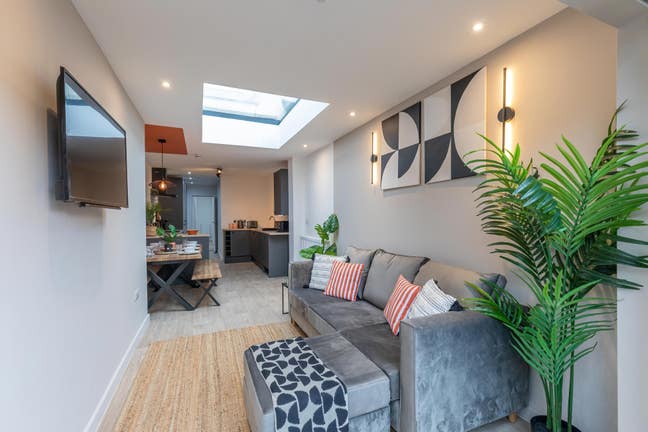 Ensuite Rooms Available-No Deposit Option Main Photo