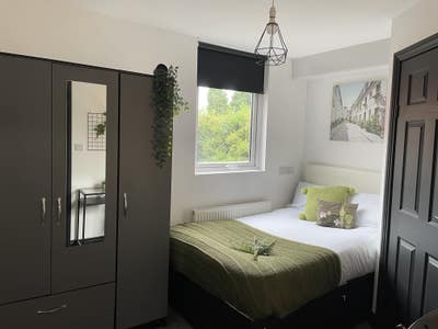 Modern Ensuite Rooms in CV2, Near the City Centre! Main Photo