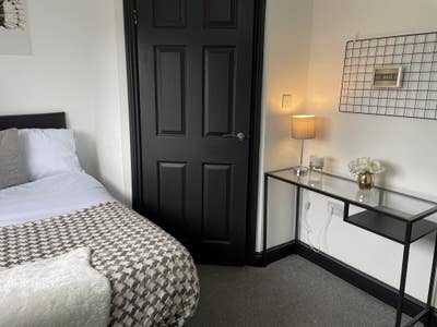 Modern Ensuite Rooms in CV2, Near the City Centre! Main Photo