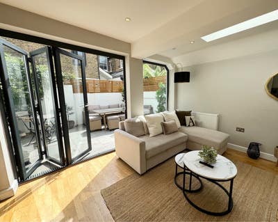 Whole Garden Flat in Fulham Main Photo