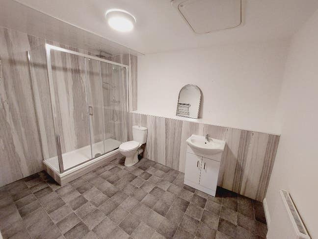 Flat Share - 1 Room Available in Student Flat  Main Photo