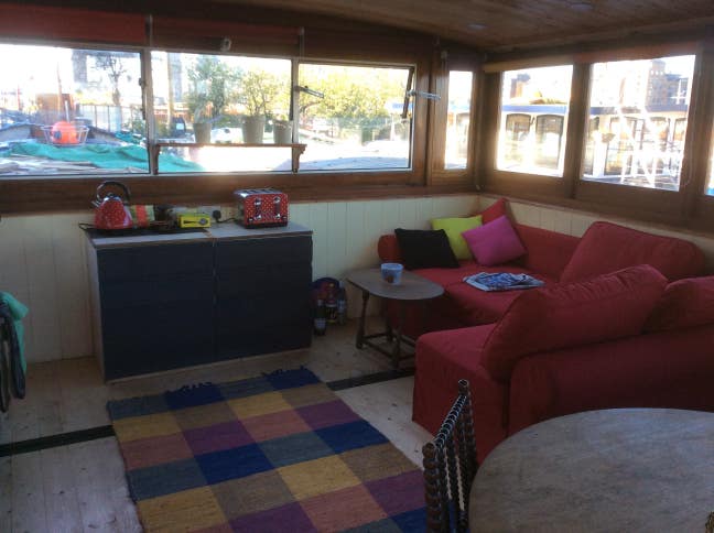 Short Term Let in Magical floating home in SE1 Main Photo