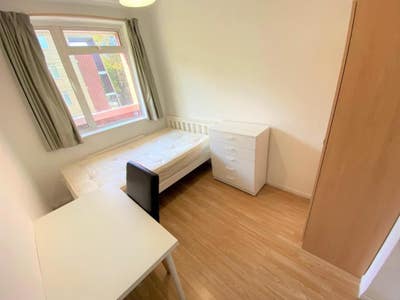 Double Room in Kings Cross Available Main Photo