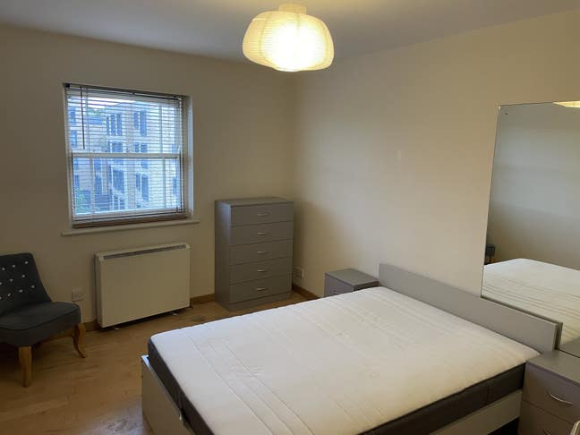 Double room in a 2 bedroom flat in Sydenham (SE26) Main Photo
