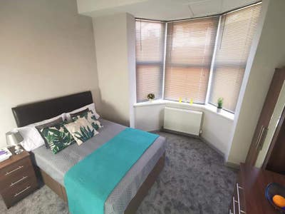 Offsuite room in Parkgate, Rotherham Main Photo