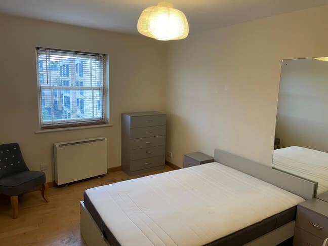 Double room in a 2 bedroom flat Main Photo