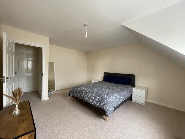 Double room  ( female preferred) Main Photo