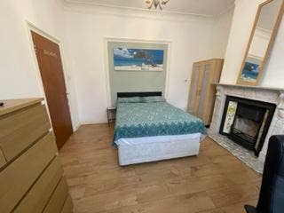 Large Bright Room- Lovely House-Top Location Main Photo