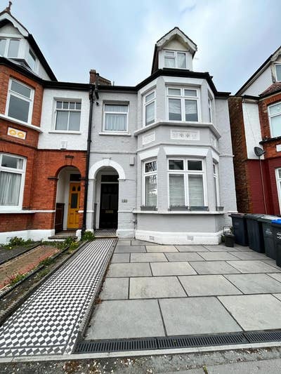 Double Room with En-suite Available - SW16  Main Photo