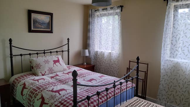 Comfy, quiet rooms in modern home Main Photo