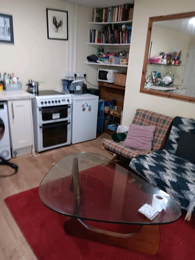 Best location single room in 2 bed flat Main Photo