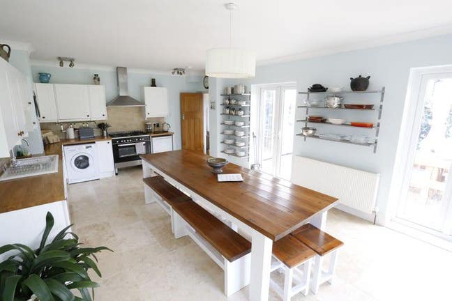 Beach  home , £650  ensuite shower/basin 6 months Main Photo