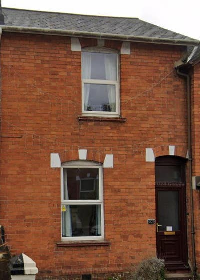 Double bedroom in a 2 bedroom house Main Photo