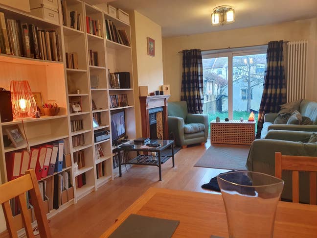 Newly refurbished master bedroom, in a house-share Main Photo
