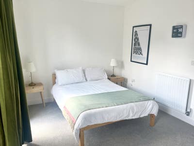Bright, quiet double room for short term lease Main Photo