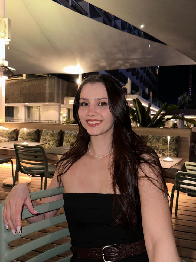 Female seeks to find a room or buddy up Main Photo