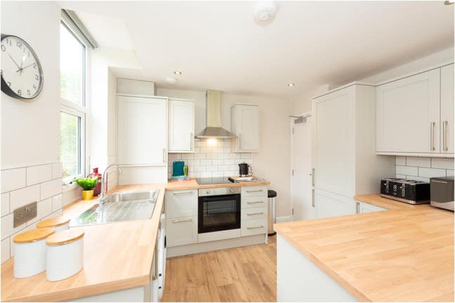Last Chance - Stunning Room in Burley! Main Photo