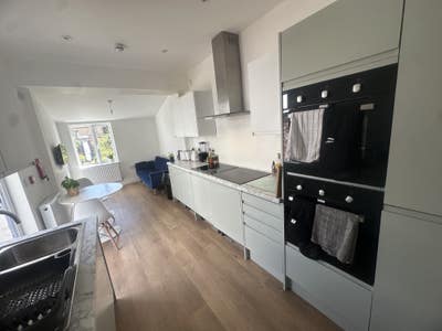 Double en-suite rooms available now Main Photo