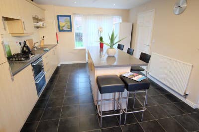 👋Stunning Double En-Suite in Friendly H/Share Main Photo