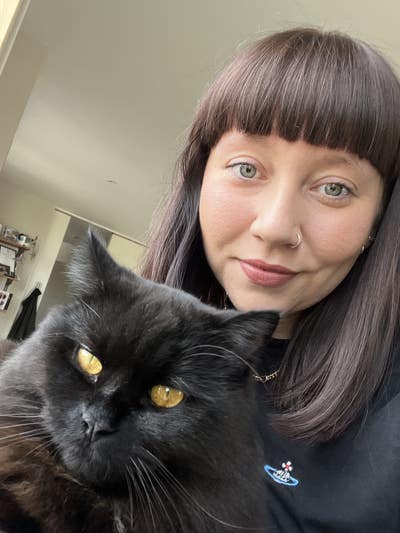 I am a professional female aged 32 with an el... Main Photo