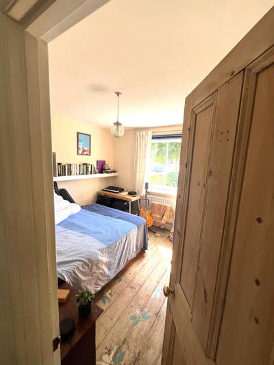 Peaceful garden bedroom  Main Photo