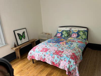 Beautiful double bedroom in very quiet flat Main Photo