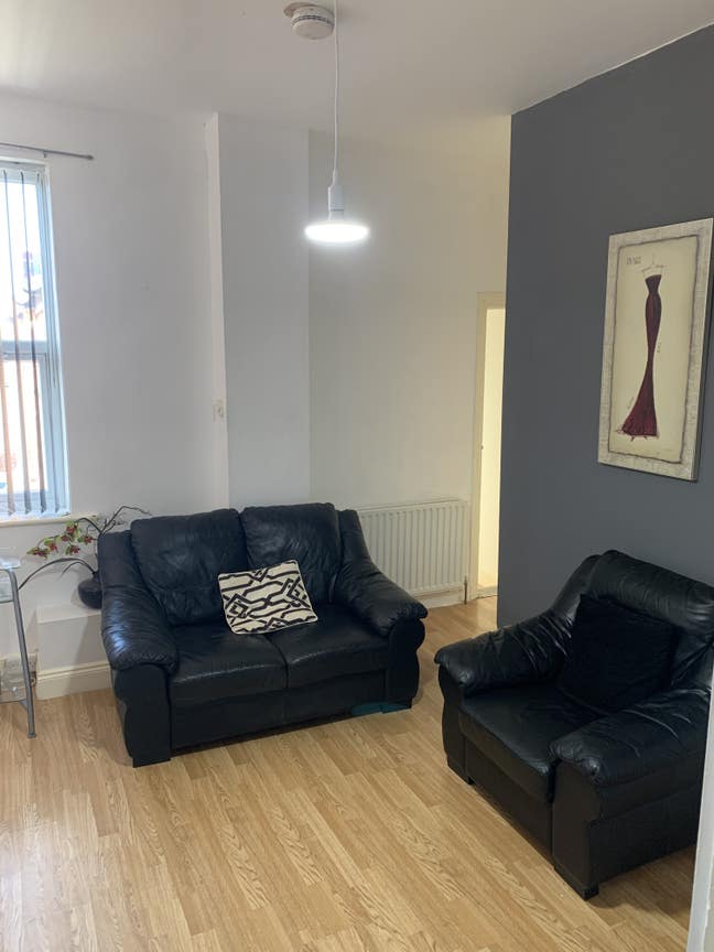 Lovely private studio flat  Main Photo