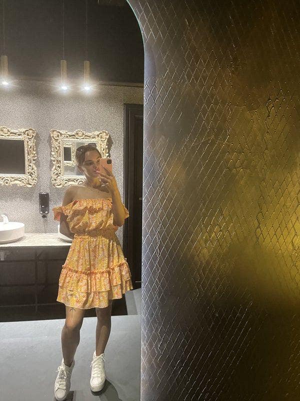 I'm a professional female looking for a long-... Main Photo