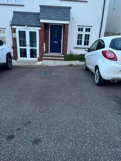 Large En suite Double room & Driveway space Main Photo