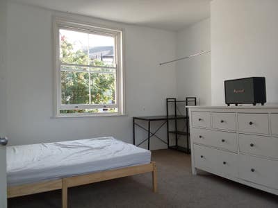 Large Double Room in central Greenwich Main Photo