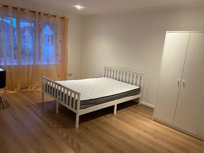 Spacious double room in Bermondsey  Main Photo