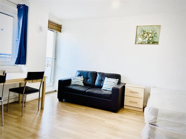 Lovely 4 bed flat with balcony, 5mins Hoxton Stn Main Photo