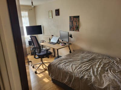 Bright Double Bedroom Main Photo