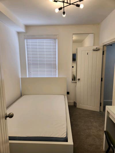 30sec Walk from Medway Hospital beautiful room  Main Photo